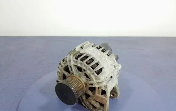 Renault Captur Generator/alternator 231007842R