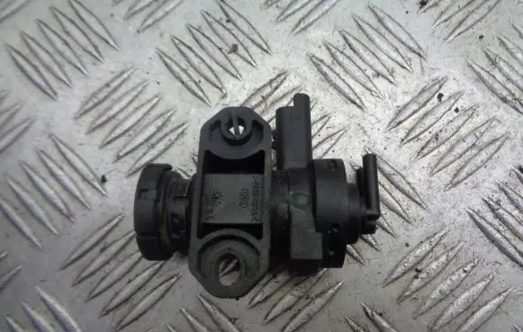Citroen C5 Vacuum valve 9635704380