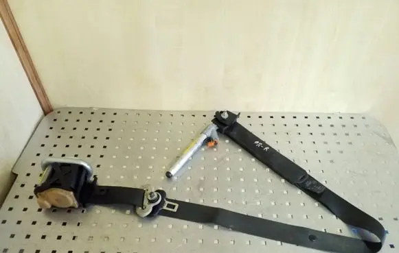 Nissan Note (E11) Front seatbelt 868849U05A