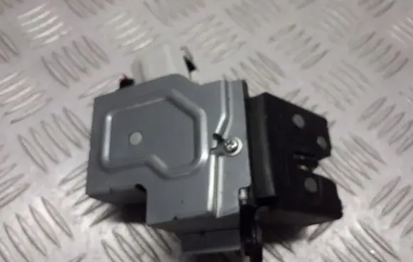 Mazda 2 Tailgate exterior lock 