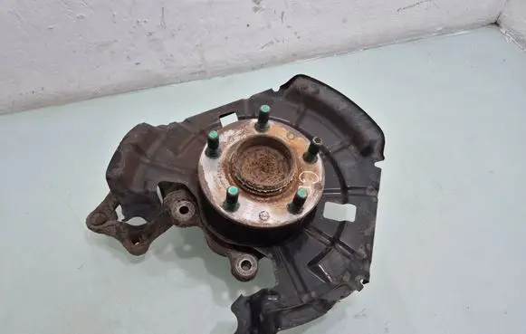 Rear wheel hub