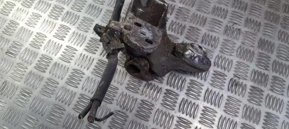 Volkswagen PASSAT B5 Engine mounting bracket 4b0199352b