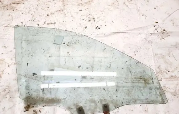 Nissan Sunny Front door window glass four-door