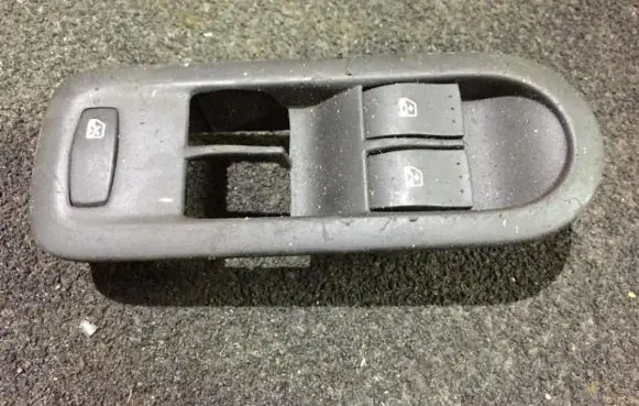 Renault Megane II Electric window control switch 156018070c