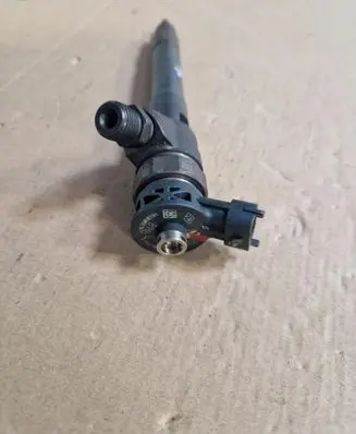 Renault Trafic III (X82) Fuel injector H8201055367