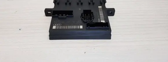 Audi A4 S4 B7 8E 8H Comfort/convenience module 8E0907279L