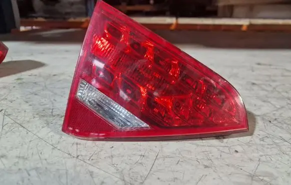 Audi A5 8T 8F Tailgate rear/tail lights 8T0945093A