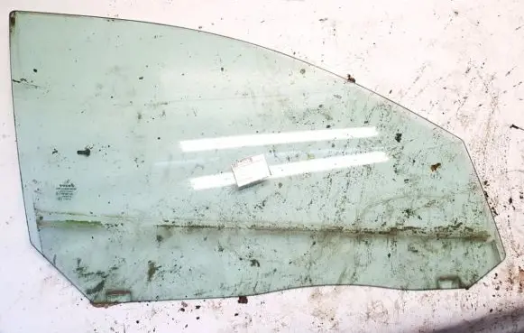Volvo V70 Front door window glass four-door