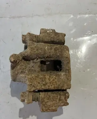 Toyota Land Cruiser (J120) Rear brake caliper