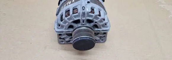 Renault Clio V Generator/alternator 231004402R