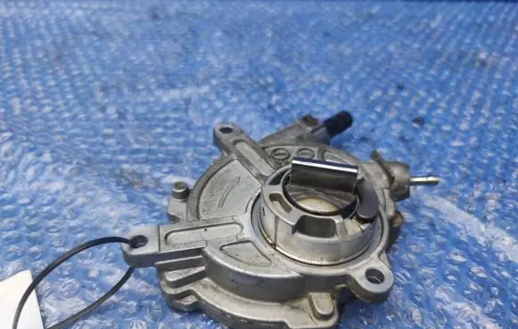 Mercedes-Benz SLK R171 Vacuum pump A2722300465 19S101912700