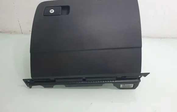 Glove box