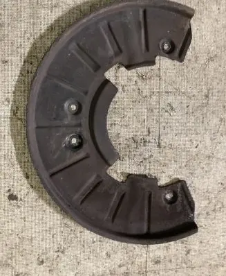 Volkswagen Touareg I Front brake disc dust cover plate 7L0615311B
