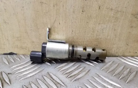 Lexus CT 200H Camshaft vanos timing valve 337010501023