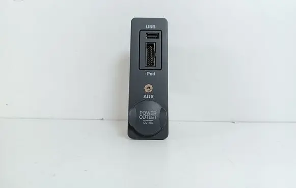 Jaguar XF X250 USB socket connector 8X2319C166AB