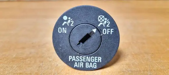 Opel Insignia A Passenger airbag on/off switch 13268602