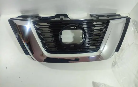 Nissan X-Trail T32 Front bumper upper radiator grill 623107FW0B