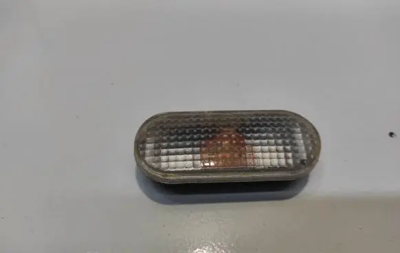 Volkswagen Golf III Front fender indicator light 6R019787