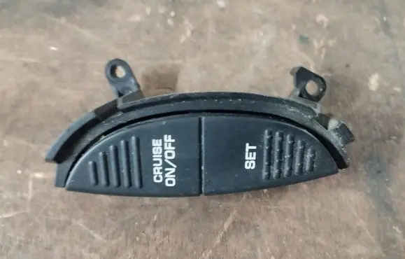 Steering wheel buttons/switches
