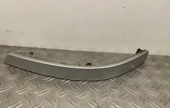 BMW 7 E65 E66 Rear/tail light trim molding 7155446