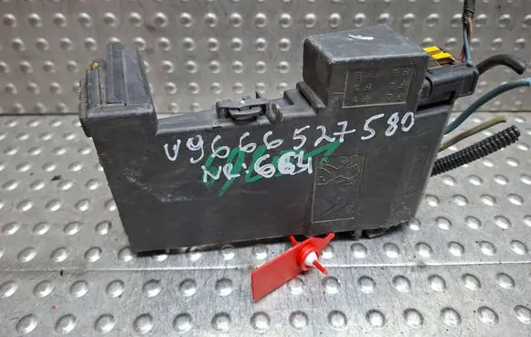 Citroen C4 I Picasso Fuse module S26312664 9666527580