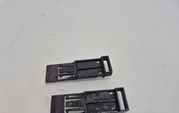 BMW 5 E60 E61 Radiator mount bracket 7788324