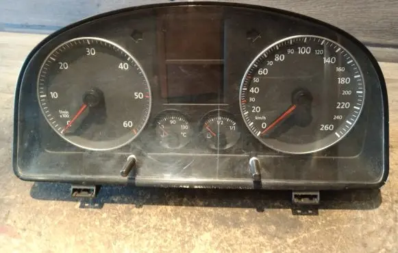 Volkswagen Touran I Speedometer (instrument cluster)