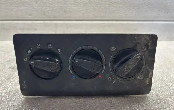 Volkswagen Polo Climate control unit 1H0819045