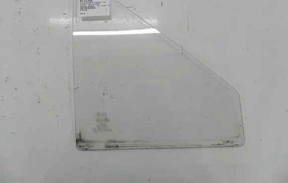 Volkswagen PASSAT Front triangle window/glass 