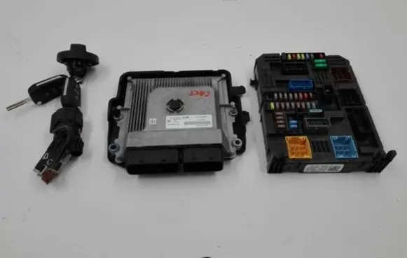 Citroen C4 Cactus Engine ECU kit and lock set 9819269980
