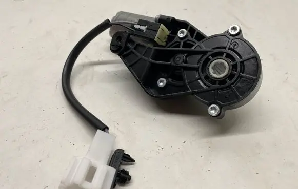 Mercedes-Benz C W204 Seat adjustment motor 0390203367