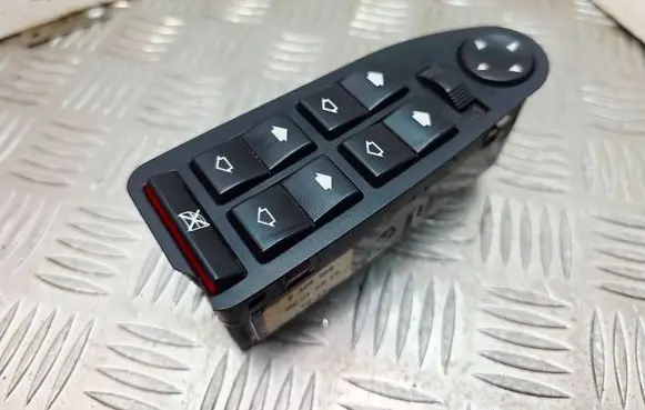 BMW 5 E39 Electric window control switch 8368966