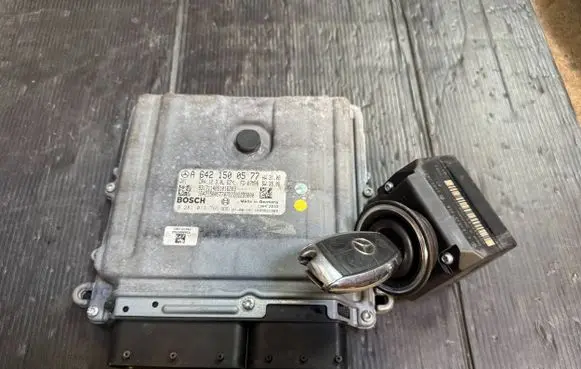 Mercedes-Benz R W251 Engine control unit/module A6421500577 0281013765