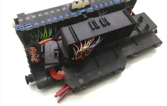 BMW X3 E83 Fuse module 8364542 8364541