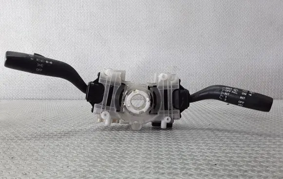 Mazda 626 Wiper turn signal indicator stalk/switch 17B366
