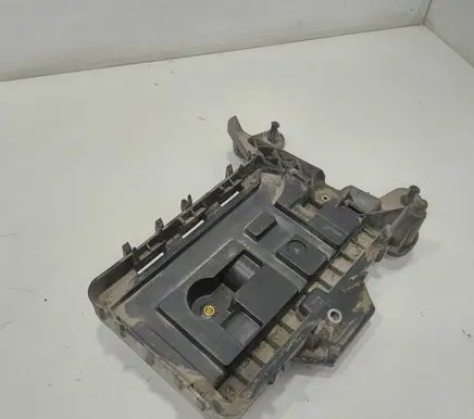 Volkswagen Touran I Battery tray 1K0915333
