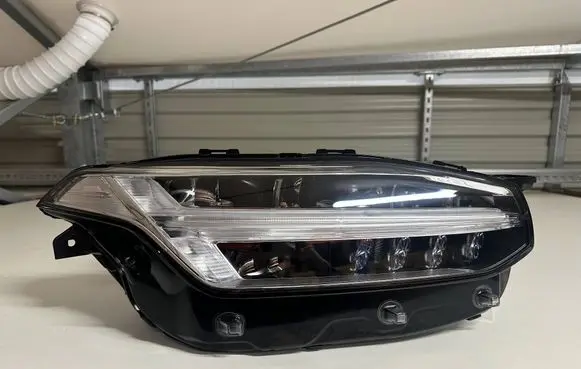 Volvo XC90 Headlight/headlamp 32228303