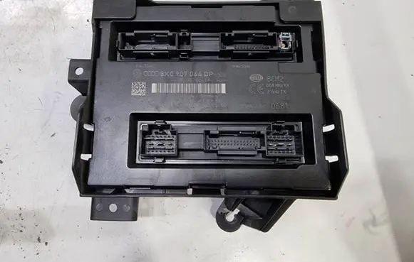 Audi A4 S4 B8 8K Comfort/convenience module 8K0907064DP 8K0907461A