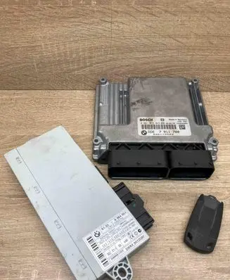 BMW 3 E90 E91 Engine ECU kit and lock set 7811700 6964051