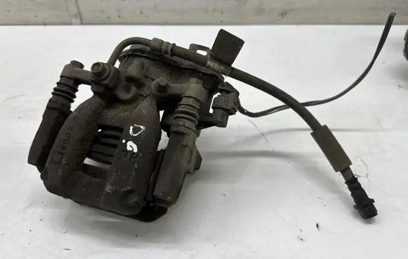 Opel Insignia B Rear brake caliper