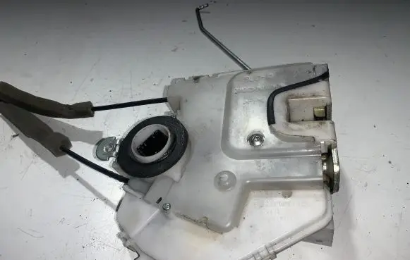 Honda FR-V Front door lock