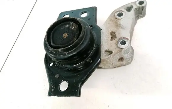 Nissan Qashqai Engine mount bracket