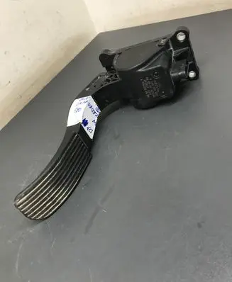 Mercedes-Benz Vito Viano W639 Accelerator throttle pedal A9063000404