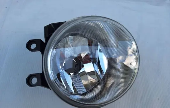 Toyota Prius+ (ZVW40) Front fog light 8121147010 81211-47010