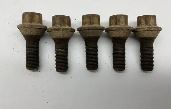 Renault Trafic II (X83) Anti-theft wheel nuts and lock