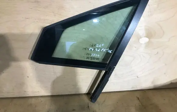 Citroen C4 I Front vent window/glass (coupe) 