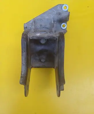 Suzuki SX4 Engine mounting bracket 