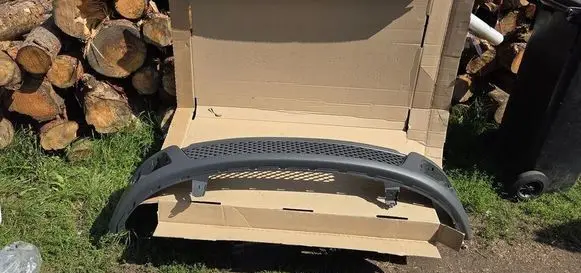 Ford Fiesta Front bumper lip 1375873 6S6117757CC55MW