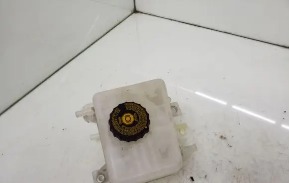 Lexus RX 450H Brake fluid reservoir 240520
