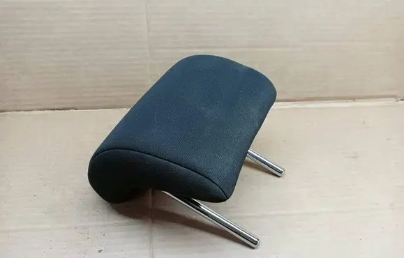 Nissan Juke I F15 Rear seat headrest 
